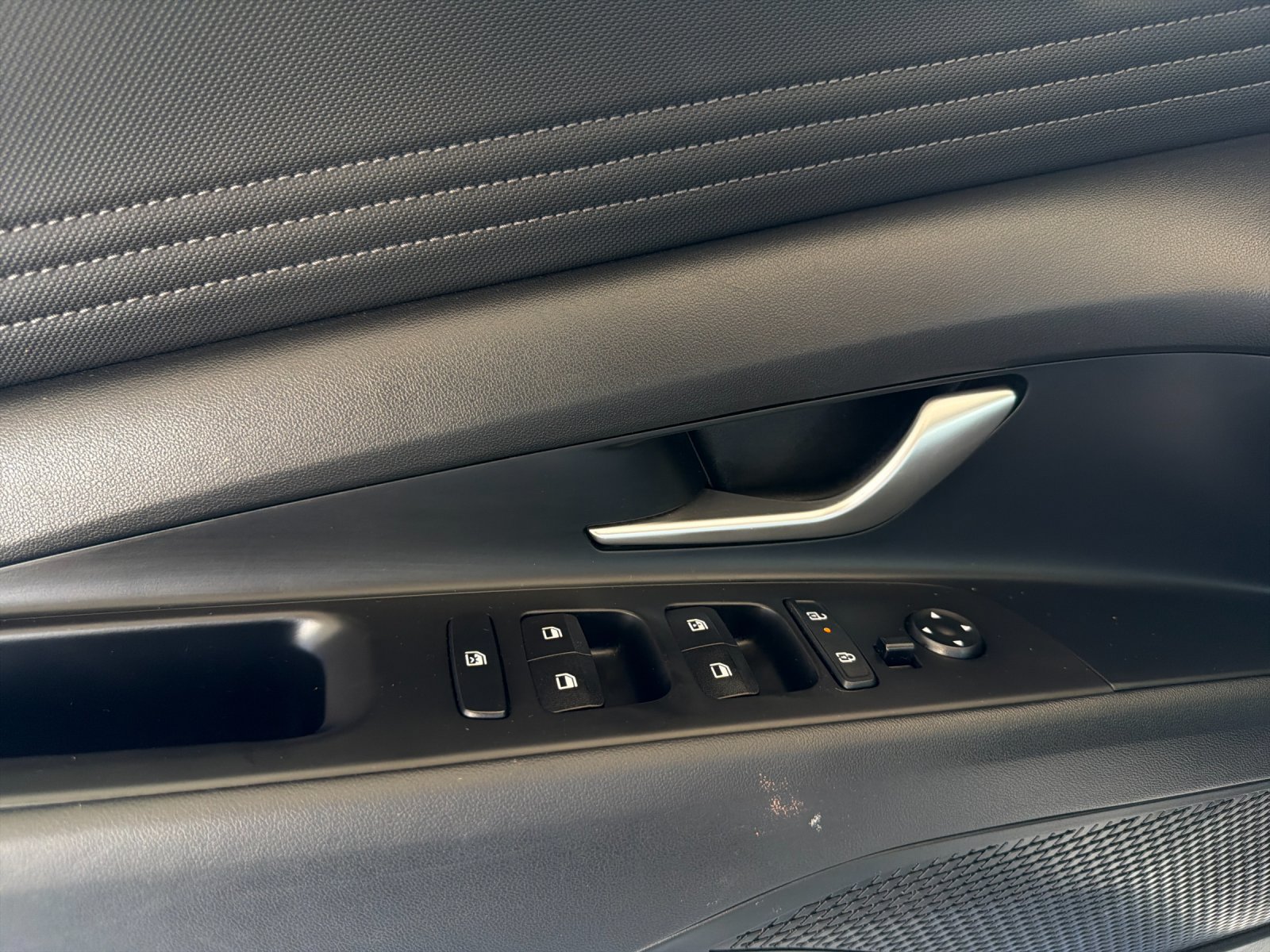Used 2024 Hyundai Elantra Limited FWD image 10