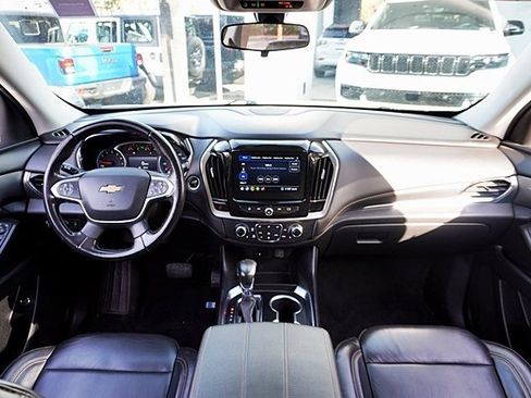 Used 2021 Chevrolet Traverse LT image 18