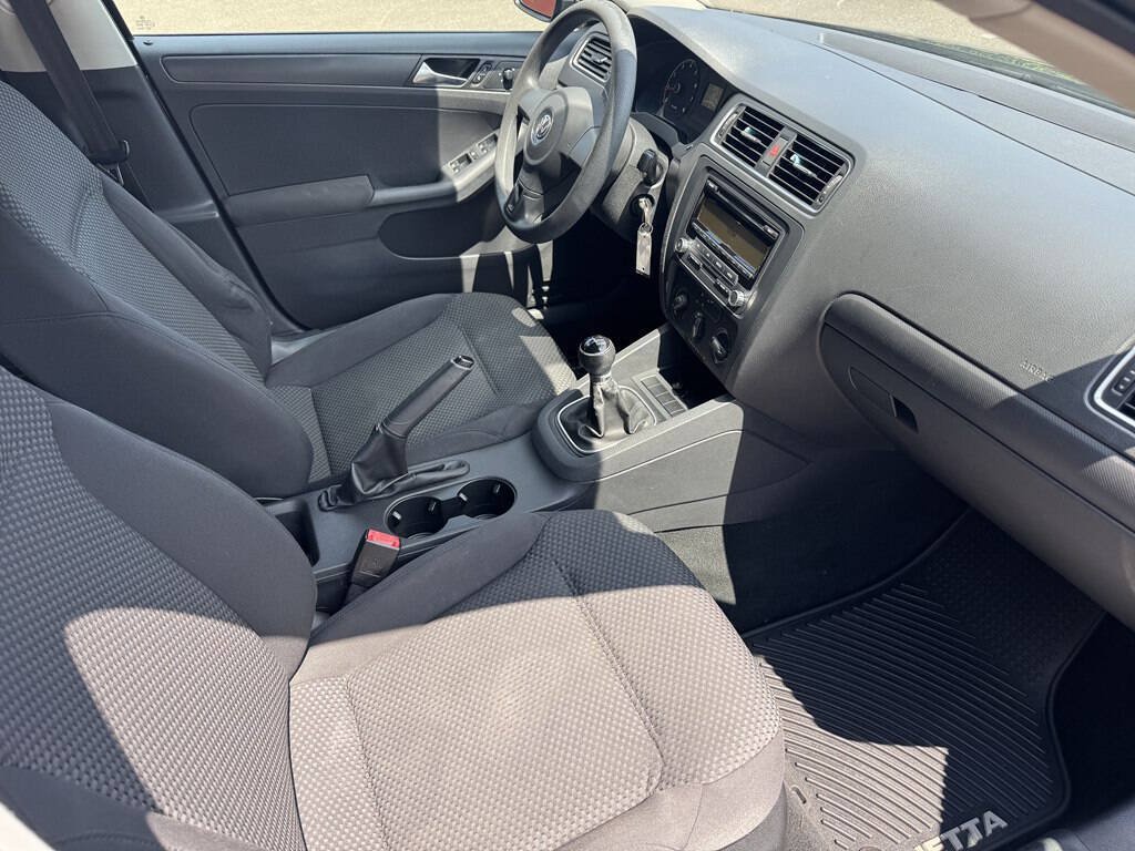 Used 2011 Volkswagen Jetta Sedan FWD image 17