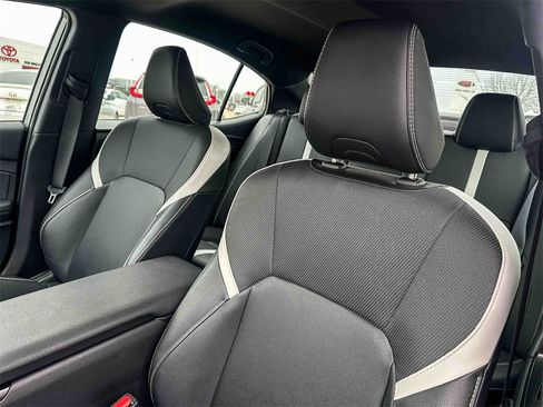 Used 2025 Toyota Camry SE image 13