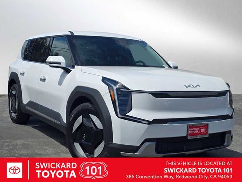 Used 2026 Kia EV9 Light RWD image 1
