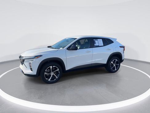 Used 2024 Chevrolet Trax RS w/ Driver Confidence Package image 5