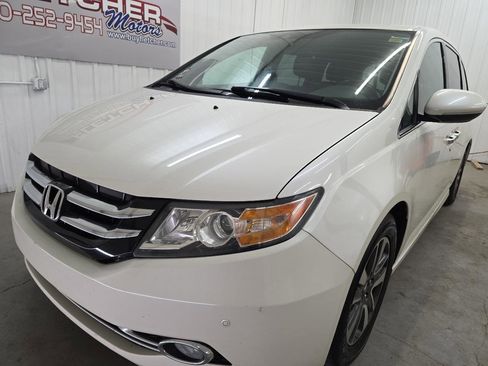 Used 2016 Honda Odyssey Touring Elite image 4