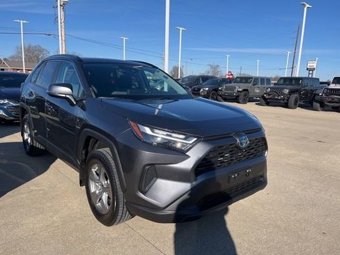 Used 2022 Toyota RAV4 XLE w/ Convenience Package image 3