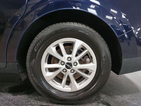 Used 2023 Kia Carnival LX FWD image 33