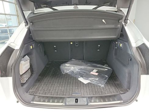 Used 2025 Jaguar F-PACE R-Dynamic S image 8