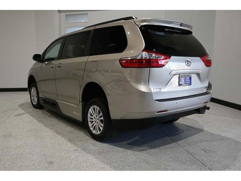 Used 2017 Toyota Sienna XLE Mobility Handicap Van image 8
