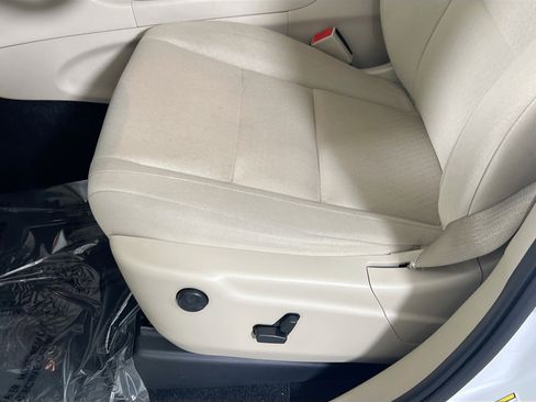 Used 2022 Jeep Grand Cherokee Laredo E image 17