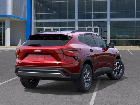 New 2026 Chevrolet Trax LT w/ Driver Confidence Package FWD image 4