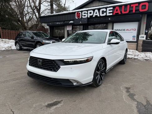 Used 2023 Honda Accord Touring image 2