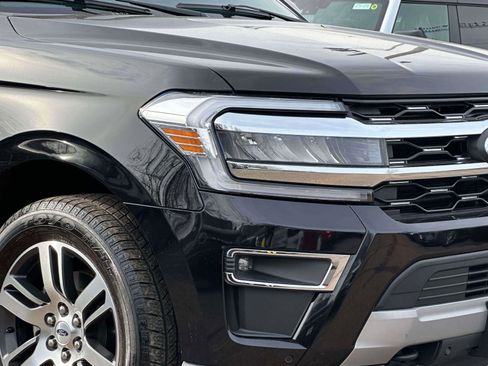 Used 2022 Ford Expedition Limited image 7