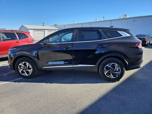 Used 2025 Kia Sportage LX image 3