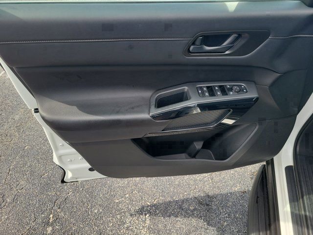 Used 2024 Nissan Pathfinder SV FWD image 21