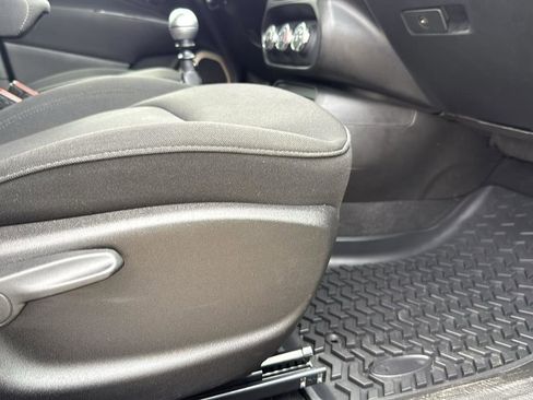 Used 2017 Jeep Renegade Latitude image 25