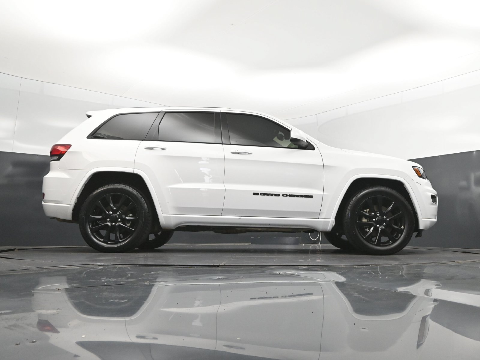 Used 2022 Jeep Grand Cherokee Laredo X RWD image 43