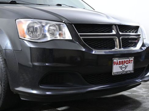 Used 2016 Dodge Grand Caravan SXT image 5