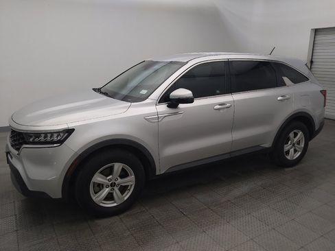 Used 2022 Kia Sorento LX FWD image 2