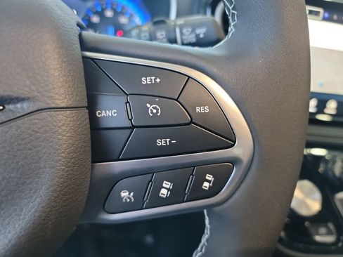 New 2027 Chrysler Pacifica Select AWD/4WD image 19