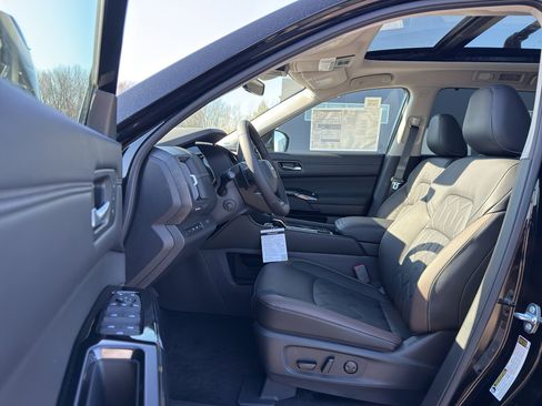 New 2026 Nissan Pathfinder Platinum AWD/4WD image 11