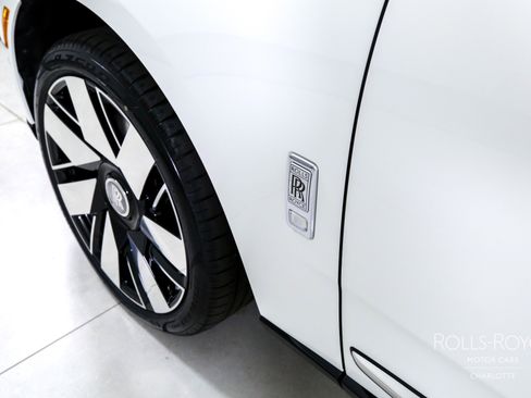 Certified 2025 Rolls-Royce Cullinan image 43