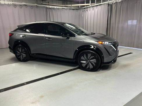 Used 2023 Nissan Ariya AWD image 8