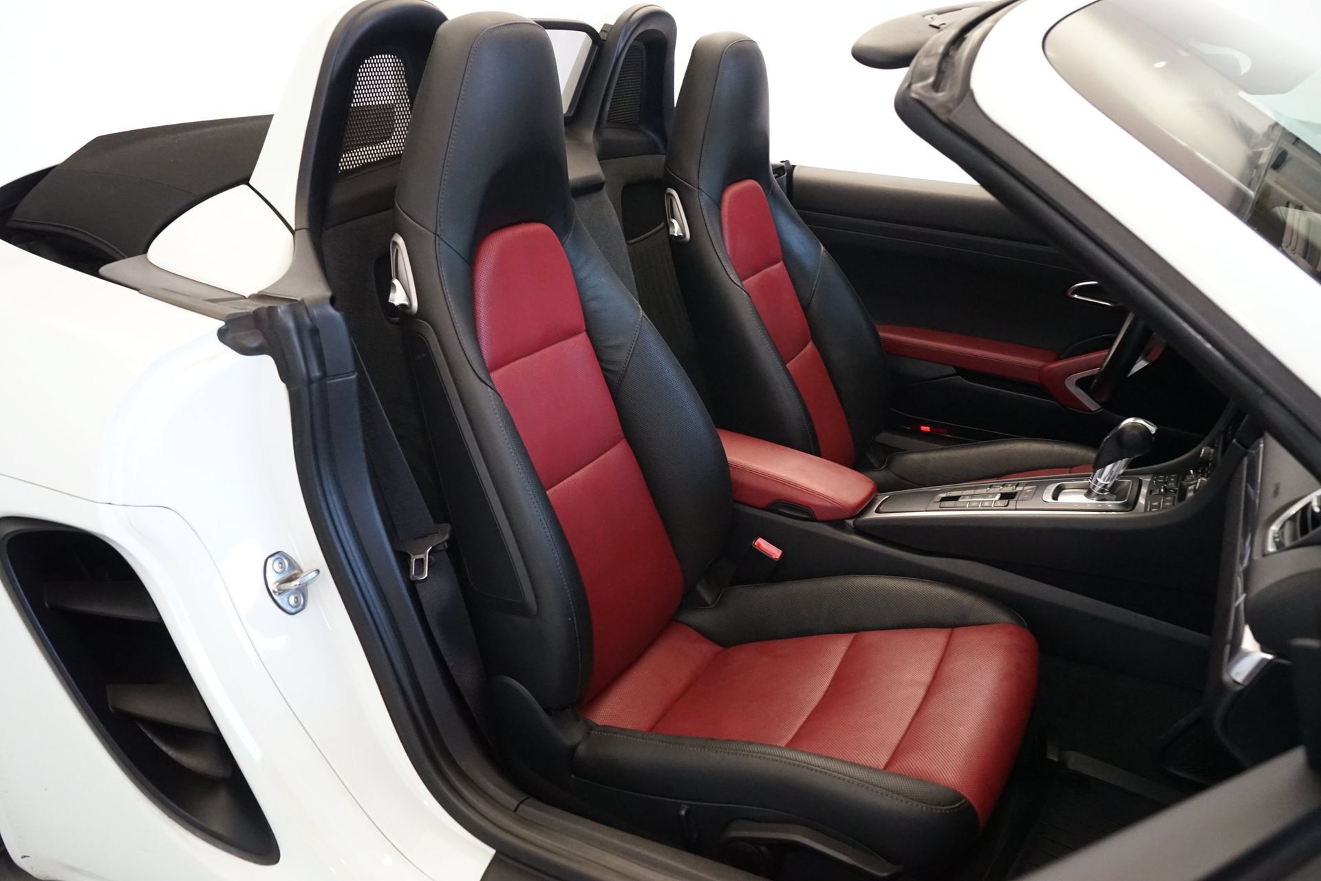 Used 2019 Porsche 718 Boxster RWD image 4