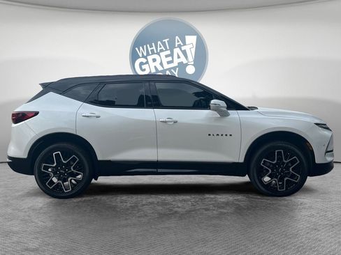 Used 2023 Chevrolet Blazer RS w/ Driver Confidence II Package FWD image 2