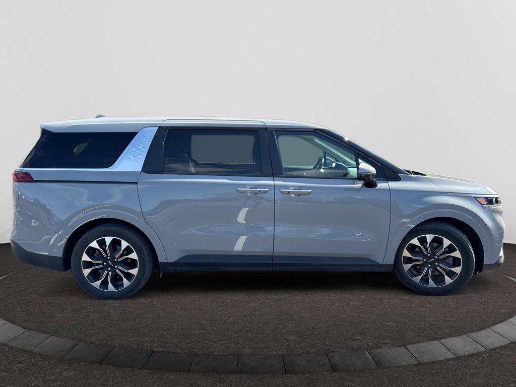 Used 2024 Kia Carnival EX FWD image 4