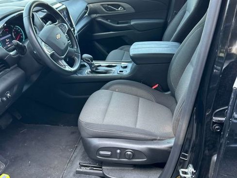 Used 2023 Chevrolet Traverse LT FWD image 7