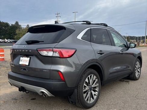 Used 2022 Ford Escape Titanium w/ Class II Trailer Tow Package image 7