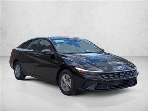 New 2026 Hyundai Elantra SE image 7
