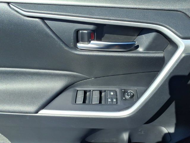 Used 2023 Toyota RAV4 XLE AWD/4WD image 6