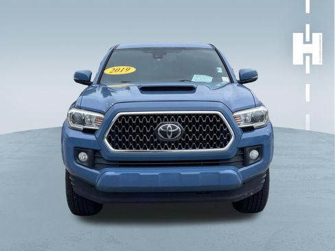 Used 2019 Toyota Tacoma TRD Sport AWD/4WD image 2