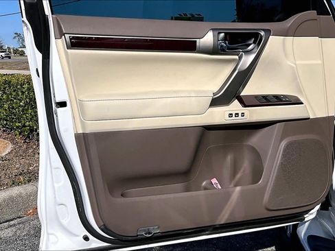 Used 2018 Lexus GX 460 Premium w/ Premium Package image 26