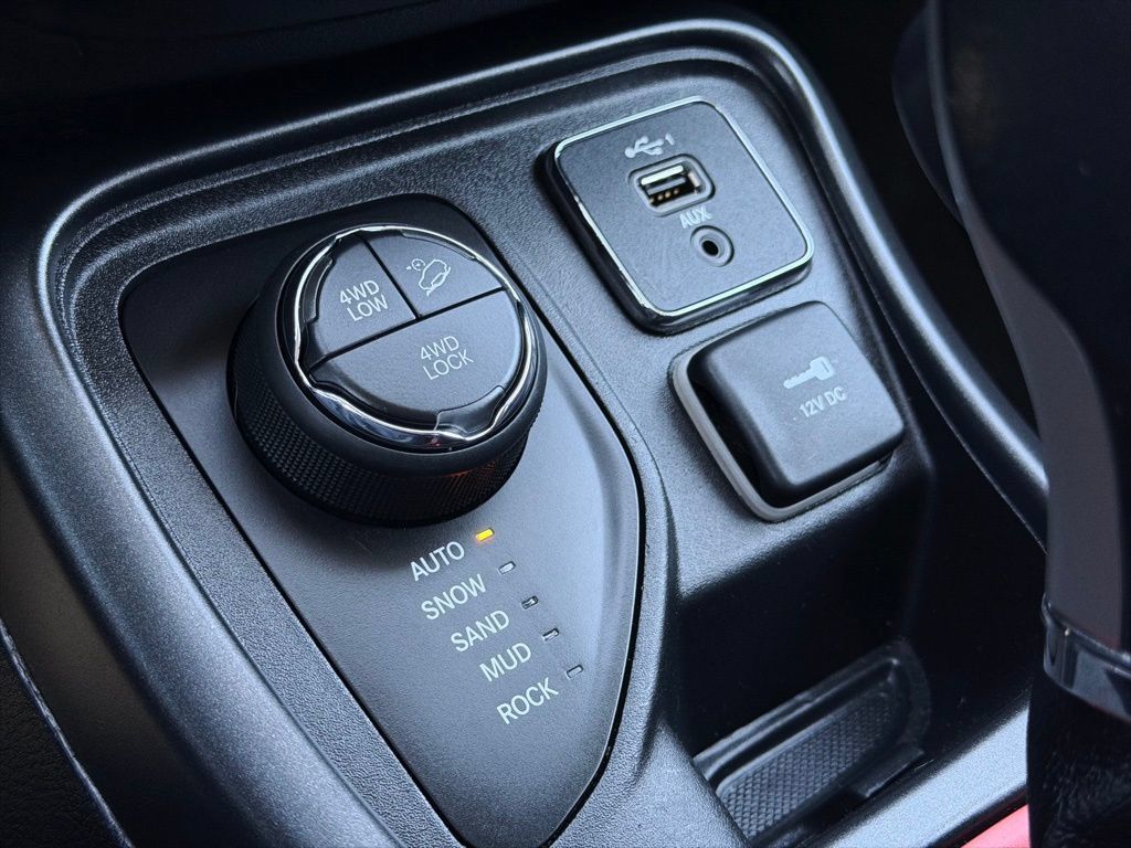 Used 2019 Jeep Compass Trailhawk AWD/4WD image 9