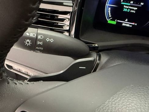 Used 2025 Toyota Camry XSE FWD image 13