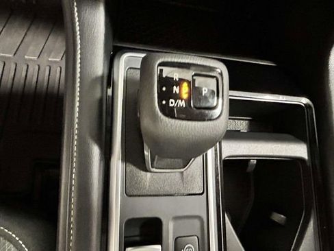 Used 2025 Nissan Pathfinder SV w/ SV Premium Package FWD image 19