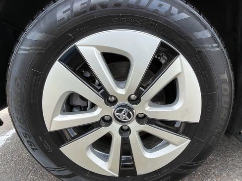 Used 2017 Toyota Prius Four FWD image 16