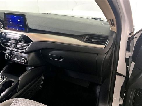 Used 2020 Ford Escape SE image 16