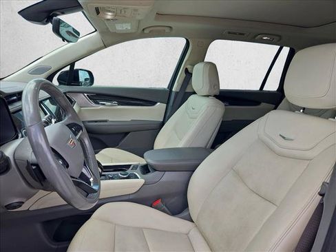 Used 2020 Cadillac XT6 Premium Luxury FWD image 16