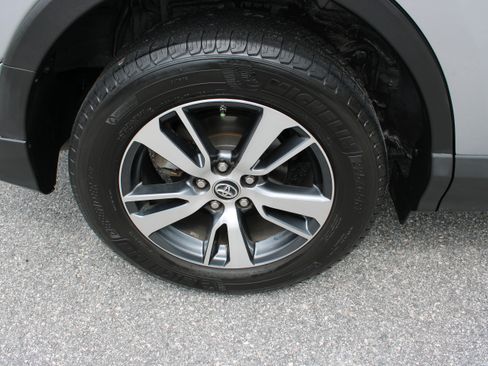 Used 2017 Toyota RAV4 XLE FWD image 12