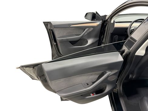 Certified 2023 Tesla Model Y Long Range AWD/4WD image 10