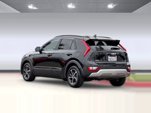 Used 2024 Kia Niro LX FWD image 3