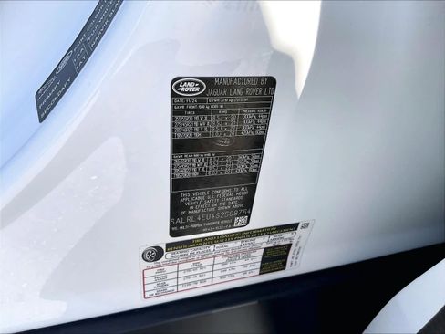 Used 2025 Land Rover Discovery Dynamic SE AWD/4WD image 33