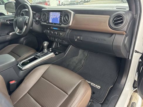 Used 2022 Toyota Tacoma Limited AWD/4WD image 12