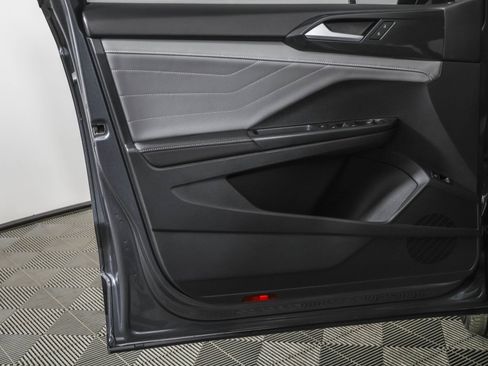 Used 2024 Volkswagen Taos SEL image 35