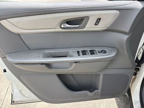 Used 2015 Chevrolet Traverse LS FWD image 16