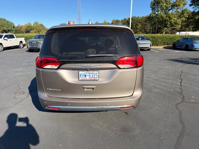 Used 2017 Chrysler Pacifica Touring-L Plus FWD image 8