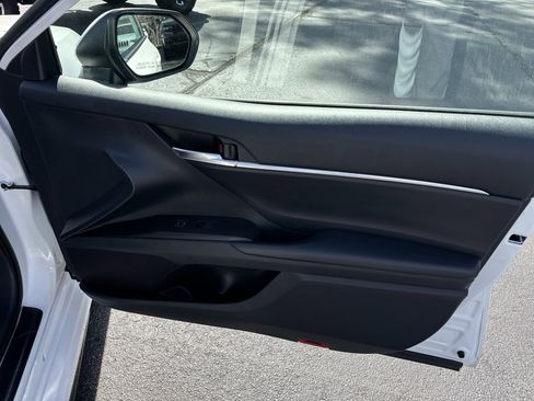 Used 2022 Toyota Camry SE image 16