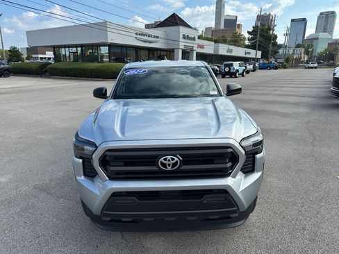 Used 2024 Toyota Tacoma SR w/ Towing Package RWD image 4